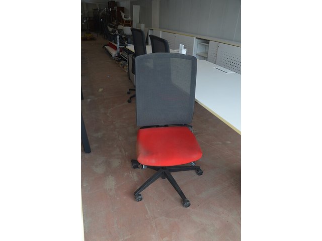 Bureeltafel 240x100x75 cm, ladeblok met 3 laden, 2 bureelstoelen, 2 pc beugels - afbeelding 9 van  10