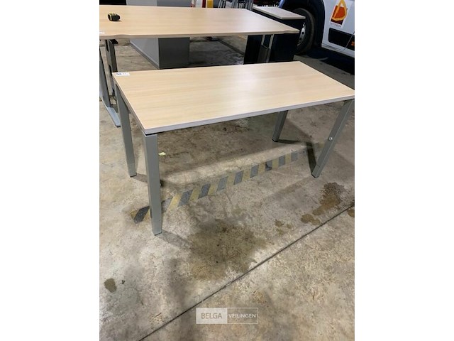 Bureeltafel in de hoogte verstelbaar. - afbeelding 1 van  3