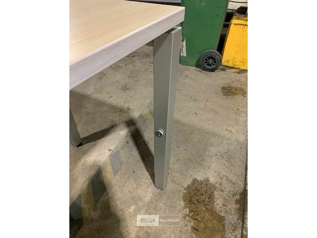 Bureeltafel in de hoogte verstelbaar. - afbeelding 2 van  3
