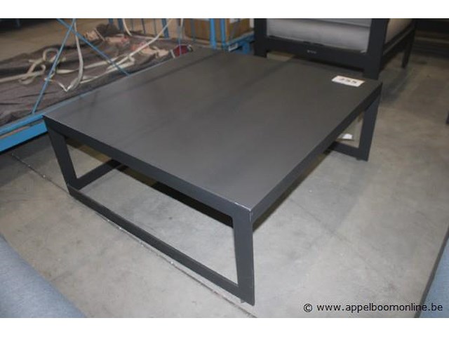 Burford salotafel top aluminium: afmeting en uitvoering: 90cmx90cm, hoogte 37cm, kleur aluminium charcoal mat - afbeelding 1 van  1