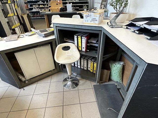Buro-eiland + koffie corner + inhoud - afbeelding 3 van  5