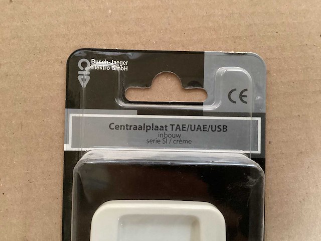 Busch-jaeger centraalplaat, polarwit (99x) - afbeelding 2 van  3