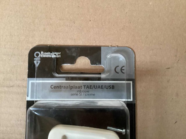 Busch-jaeger centraalplaat tae/uae/usb, inbouw, serie si, creme (63x) - afbeelding 3 van  4