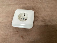 Busch-jaeger wandcontactdoos volle afdekplaat (46x) - afbeelding 1 van  3