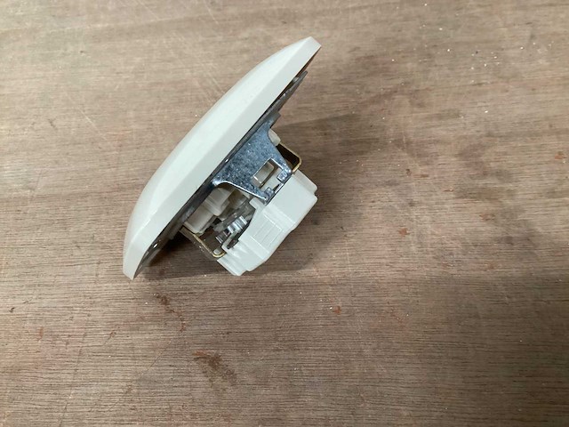 Busch-jaeger wandcontactdoos volle afdekplaat (46x) - afbeelding 2 van  3