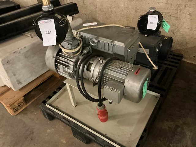 Busch vacuümpomp - afbeelding 1 van  4