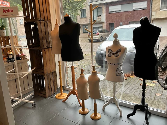 Buste, winkelrek en fruitkisten (6x) - afbeelding 1 van  13