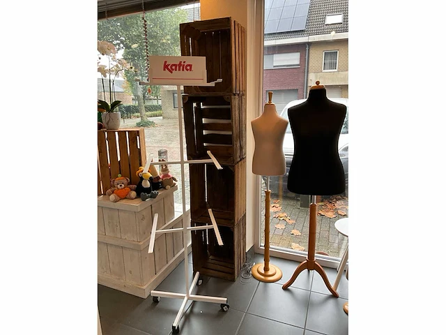 Buste, winkelrek en fruitkisten (6x) - afbeelding 11 van  13