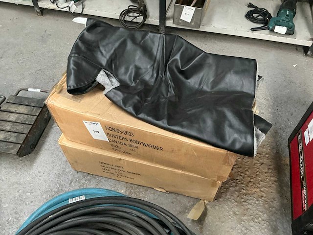 Busters skai body warmer (10x) - afbeelding 1 van  5