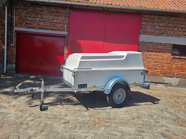 Bw trailers - 2026 - vakantie aanhangwagen / gesloten aanhangwagen met polyester dak - afbeelding 1 van  11