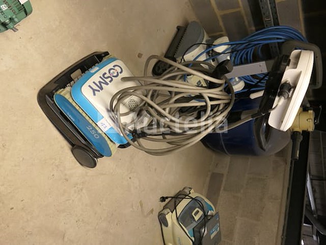 Bwt cosmy 250 zwembadreinigingsrobot - afbeelding 1 van  6