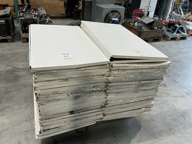 Ca 100m2 plafondpanelen - afbeelding 1 van  3