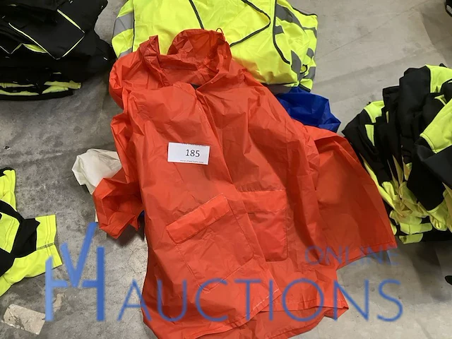 Ca. 20 fluohesjes en 3 regenjassen - afbeelding 3 van  3