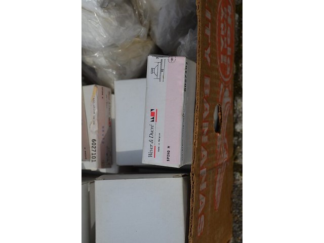 Ca. 30 inbouwspots wit aluminium, ca. 40 inbouwspots inox - afbeelding 2 van  5