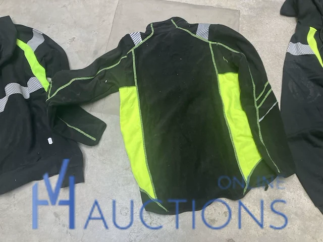 Ca. 30 werktruien en gilets - afbeelding 6 van  8