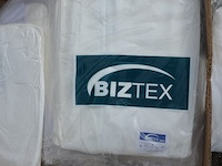 Ca. 33 wegwerp overalls en vesten