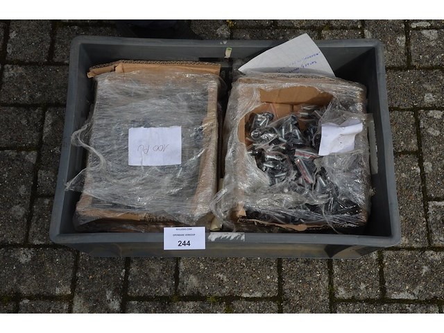 Ca. 350 set stelschroeven van 4 per set - afbeelding 1 van  5