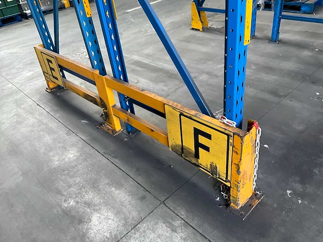 Ca. 42m provost palletstelling - afbeelding 8 van  11