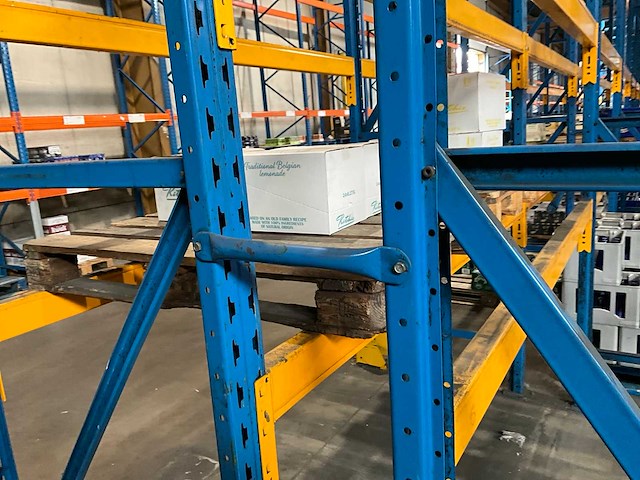 Ca. 42m provost palletstelling - afbeelding 2 van  11
