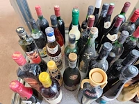 Ca. 49 diverse wijn- en drankflessen - afbeelding 2 van  11