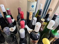 Ca. 49 diverse wijn- en drankflessen - afbeelding 4 van  11