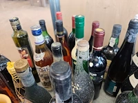 Ca. 49 diverse wijn- en drankflessen - afbeelding 5 van  11