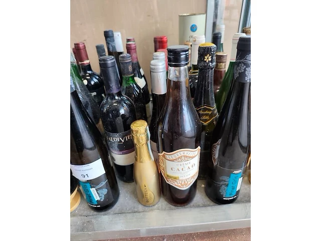Ca. 49 diverse wijn- en drankflessen - afbeelding 9 van  11