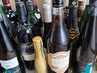 Ca. 49 diverse wijn- en drankflessen - afbeelding 9 van  11