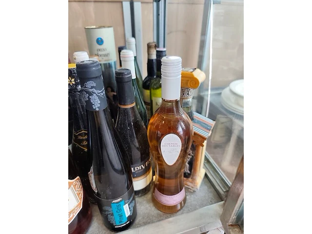 Ca. 49 diverse wijn- en drankflessen - afbeelding 10 van  11