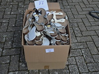 Ca. 50 paar dames sandalen in diverse maten en kleuren - afbeelding 1 van  5