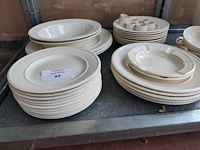 Ca. 52 stuks klassiek cremkleurig servies wedgwood edme servies met geribbeld en gegolfd ontwerp - afbeelding 2 van  7