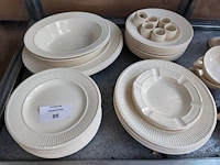 Ca. 52 stuks klassiek cremkleurig servies wedgwood edme servies met geribbeld en gegolfd ontwerp - afbeelding 3 van  7