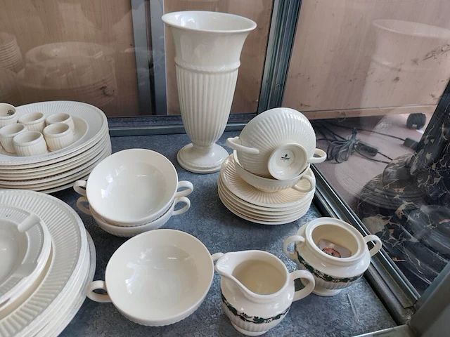Ca. 52 stuks klassiek cremkleurig servies wedgwood edme servies met geribbeld en gegolfd ontwerp - afbeelding 4 van  7