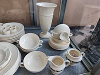 Ca. 52 stuks klassiek cremkleurig servies wedgwood edme servies met geribbeld en gegolfd ontwerp - afbeelding 4 van  7