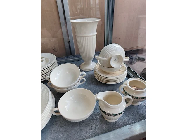 Ca. 52 stuks klassiek cremkleurig servies wedgwood edme servies met geribbeld en gegolfd ontwerp - afbeelding 5 van  7