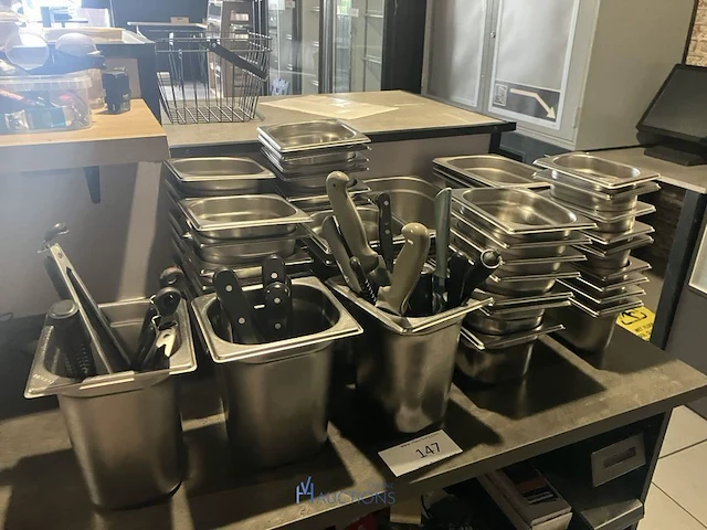 Ca. 65 rvs gastronormbakken - afbeelding 1 van  6