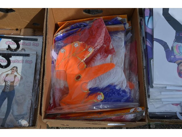 Ca. 82 stuks verkleedkleding - afbeelding 3 van  7