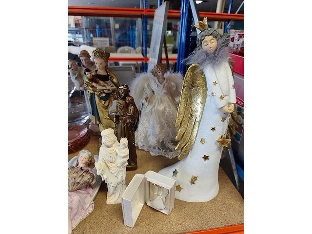Ca. 90 stuks brocante curiosa w.o.: kommetjes, sierstukken, religieuze beeldjes,... - afbeelding 2 van  10