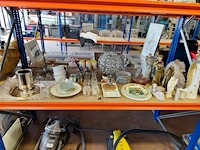 Ca. 90 stuks brocante curiosa w.o.: kommetjes, sierstukken, religieuze beeldjes,...