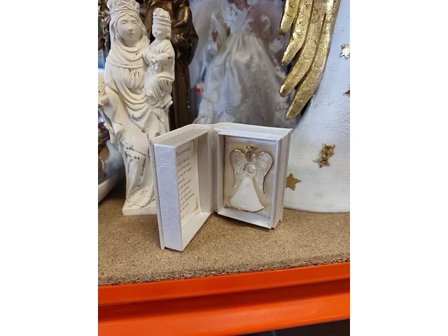 Ca. 90 stuks brocante curiosa w.o.: kommetjes, sierstukken, religieuze beeldjes,... - afbeelding 3 van  10