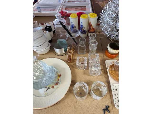 Ca. 90 stuks brocante curiosa w.o.: kommetjes, sierstukken, religieuze beeldjes,... - afbeelding 6 van  10
