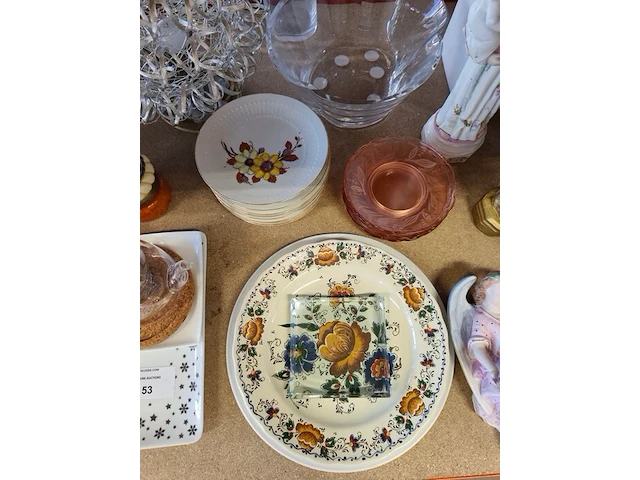 Ca. 90 stuks brocante curiosa w.o.: kommetjes, sierstukken, religieuze beeldjes,... - afbeelding 9 van  10