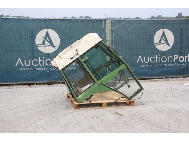 Cabine voor smalspoor tractor fendt 260/270 - afbeelding 1 van  1