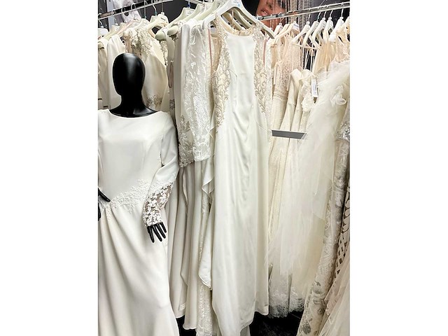 Cabotine bruidsjurken (32x) - afbeelding 3 van  65