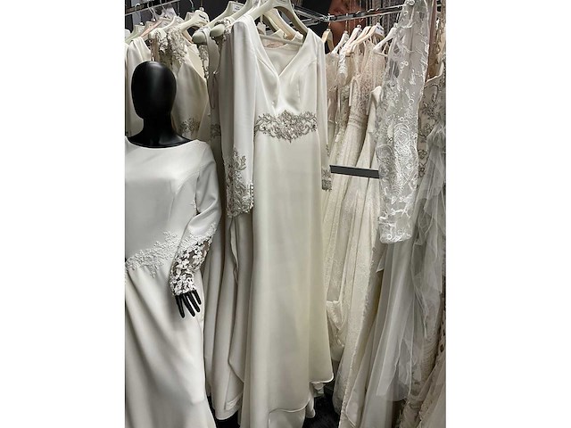 Cabotine bruidsjurken (32x) - afbeelding 5 van  65