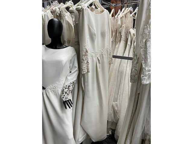 Cabotine bruidsjurken (32x) - afbeelding 6 van  65