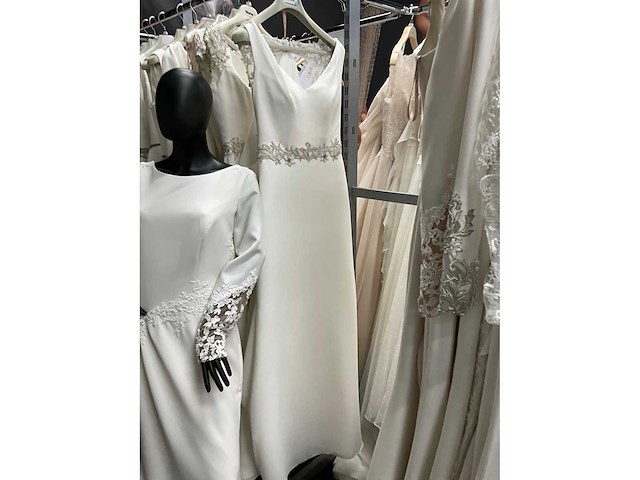 Cabotine bruidsjurken (32x) - afbeelding 8 van  65