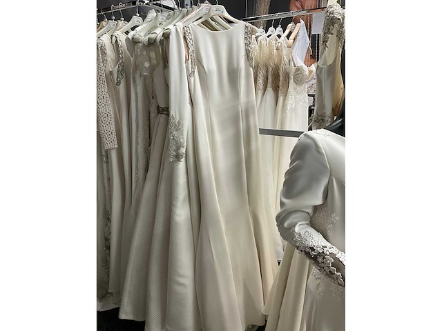 Cabotine bruidsjurken (32x) - afbeelding 10 van  65