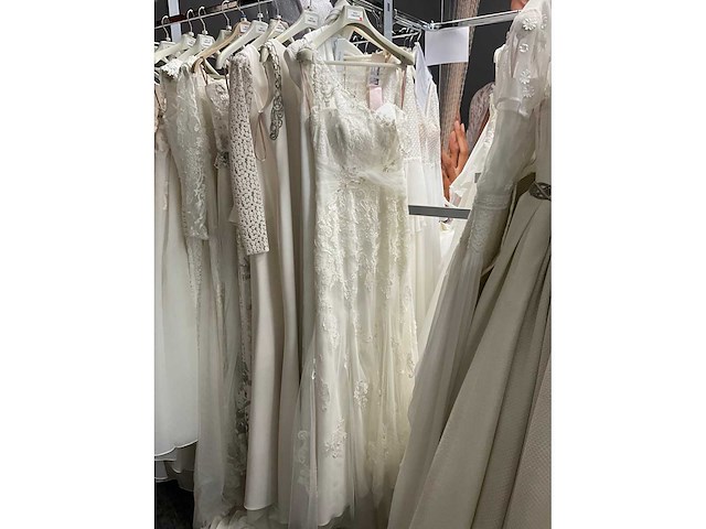 Cabotine bruidsjurken (32x) - afbeelding 18 van  65