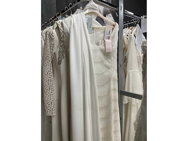 Cabotine bruidsjurken (32x) - afbeelding 20 van  65